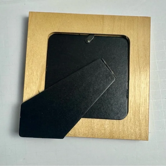 Natural wood picture frame 6 x 6 and picture is 3.5 x 3.5 - Picture 8 of 8